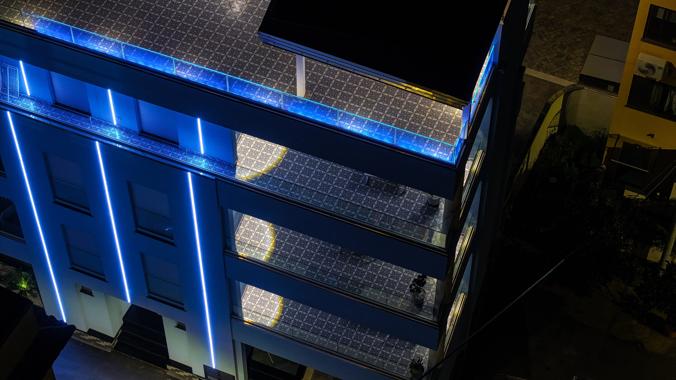 alt="Facciata della casa vacanze Aftersun Holiday in Sicilia a pochi passi dal mare"