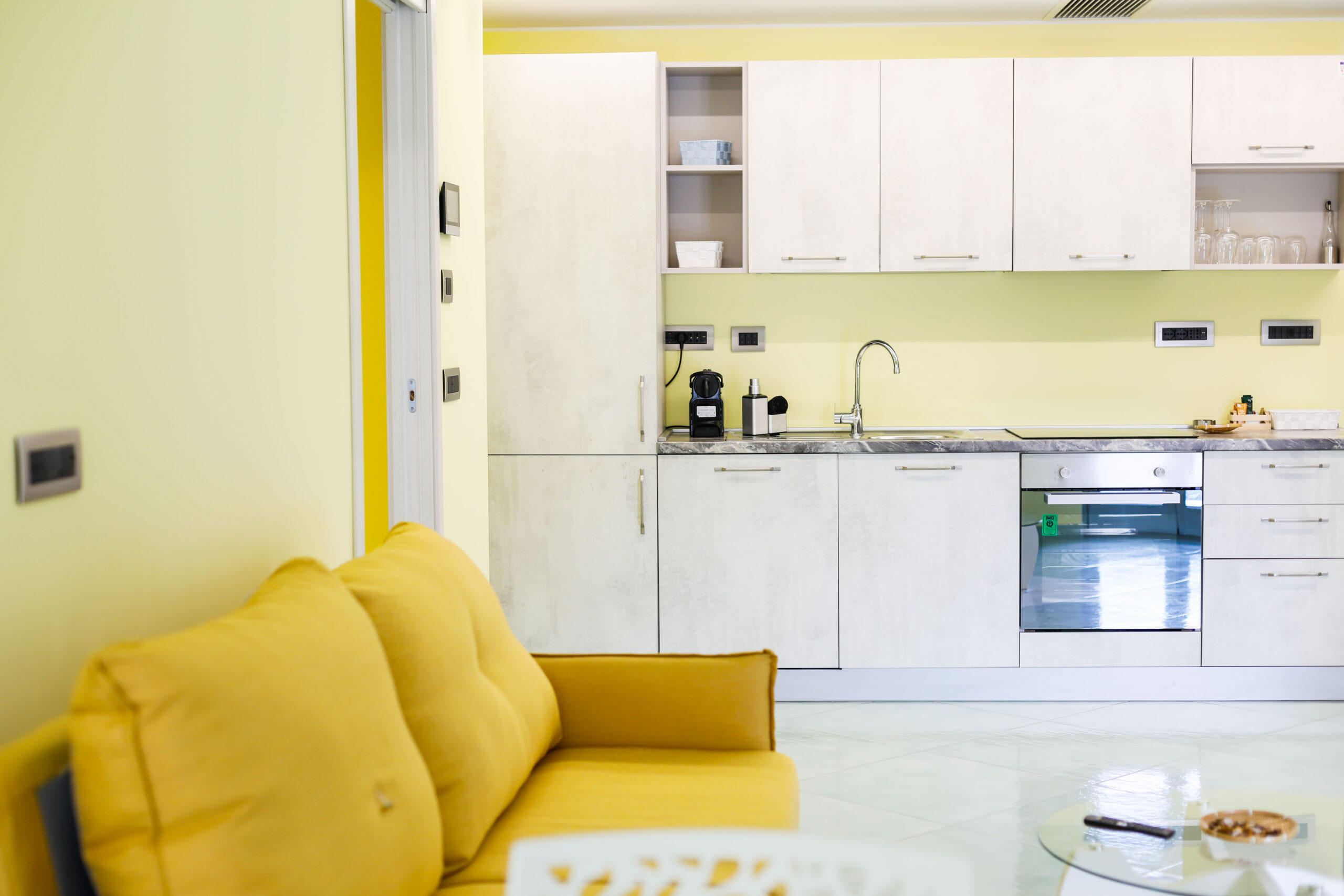 Cucina con soggiorno